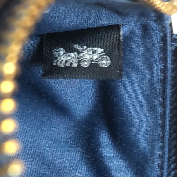 🆕COACH💙🖤Crossgrain Leather Corner Zip Wristl… - Picture 10 of 10